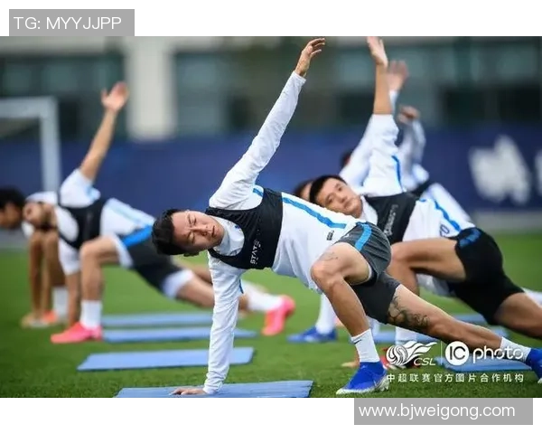 上海足球队的耐力之道:从训练到比赛的全方位解析与展望 上海足球队的耐力之道:从训练到比赛的全方位解析与展望