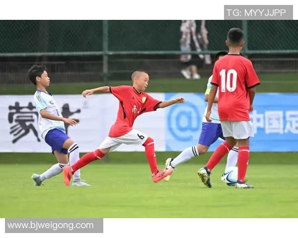 年少时的梦想与坚持足球明星的成长故事与采访回顾 年少时的梦想与坚持足球明星的成长故事与采访回顾