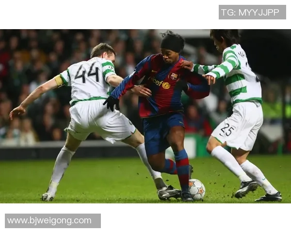 推荐适合足球明星的男士好鞋让你在场上场下都能尽显风采 推荐适合足球明星的男士好鞋让你在场上场下都能尽显风采