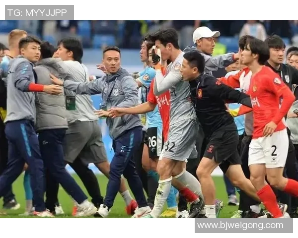 深圳足球队意识争议引发热议球迷与专家各执己见探讨未来发展方向